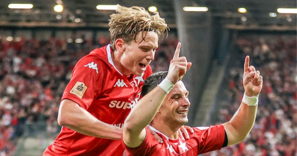 Jakub Krzyżanowski w barwach Wisły Kraków podczas meczu Ekstraklasy