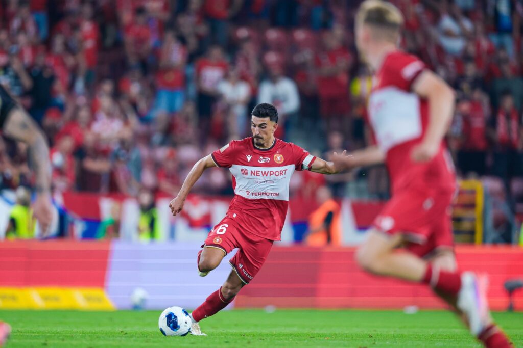 Juljan Shehu podczas meczu Widzewa Łódź