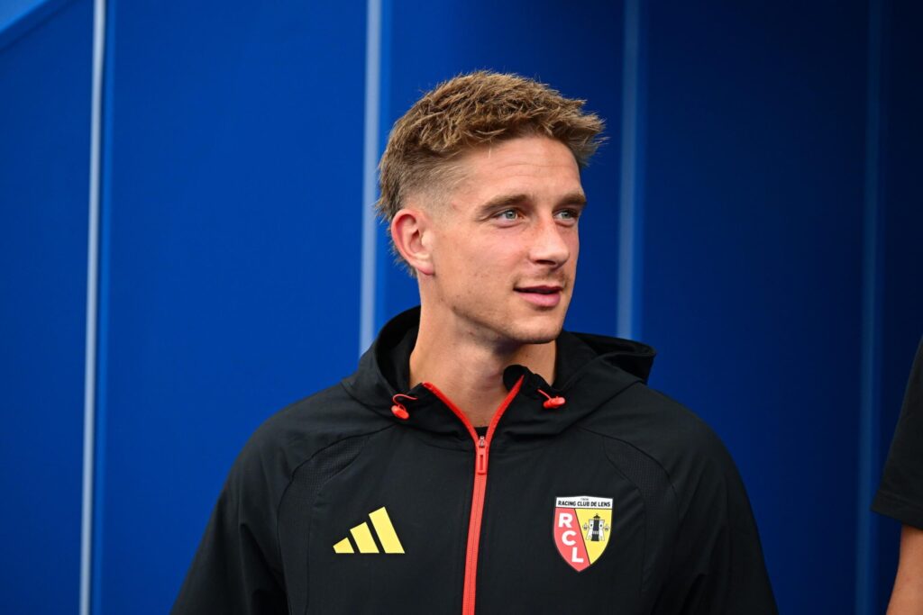 Piłkarze RC Lens i Strasbourga podczas meczu Ligue 1