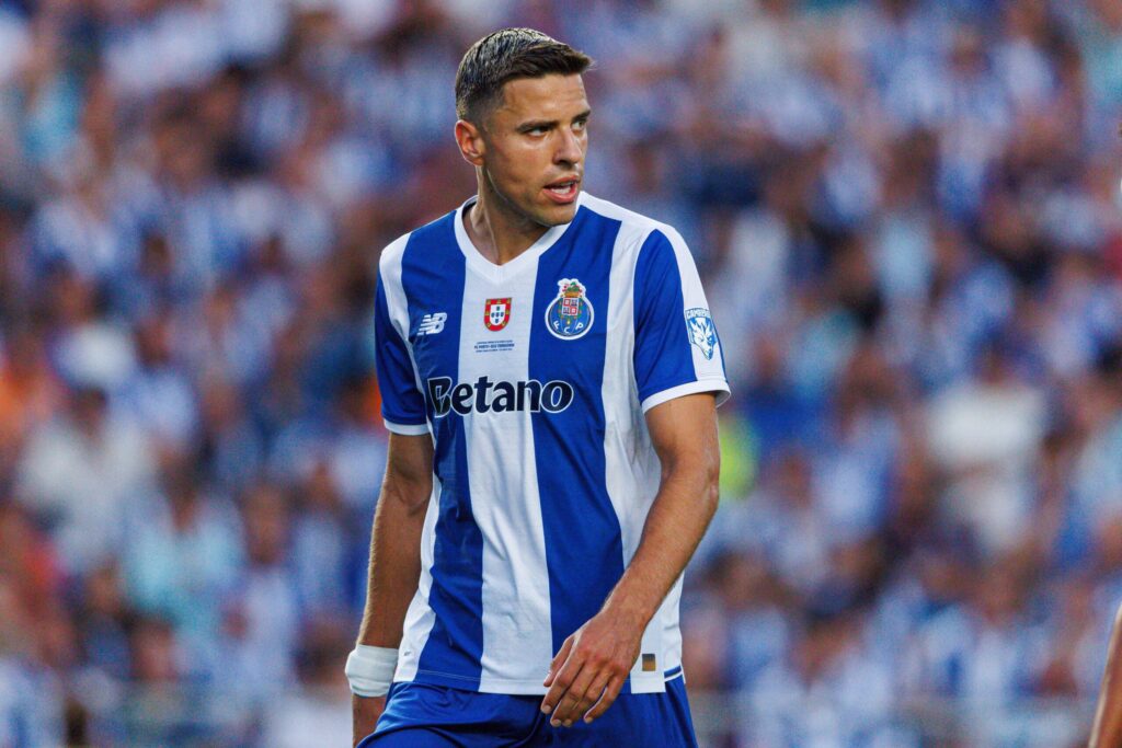 Piłkarze FC Porto cieszący się z gola podczas meczu z Academico Viseu