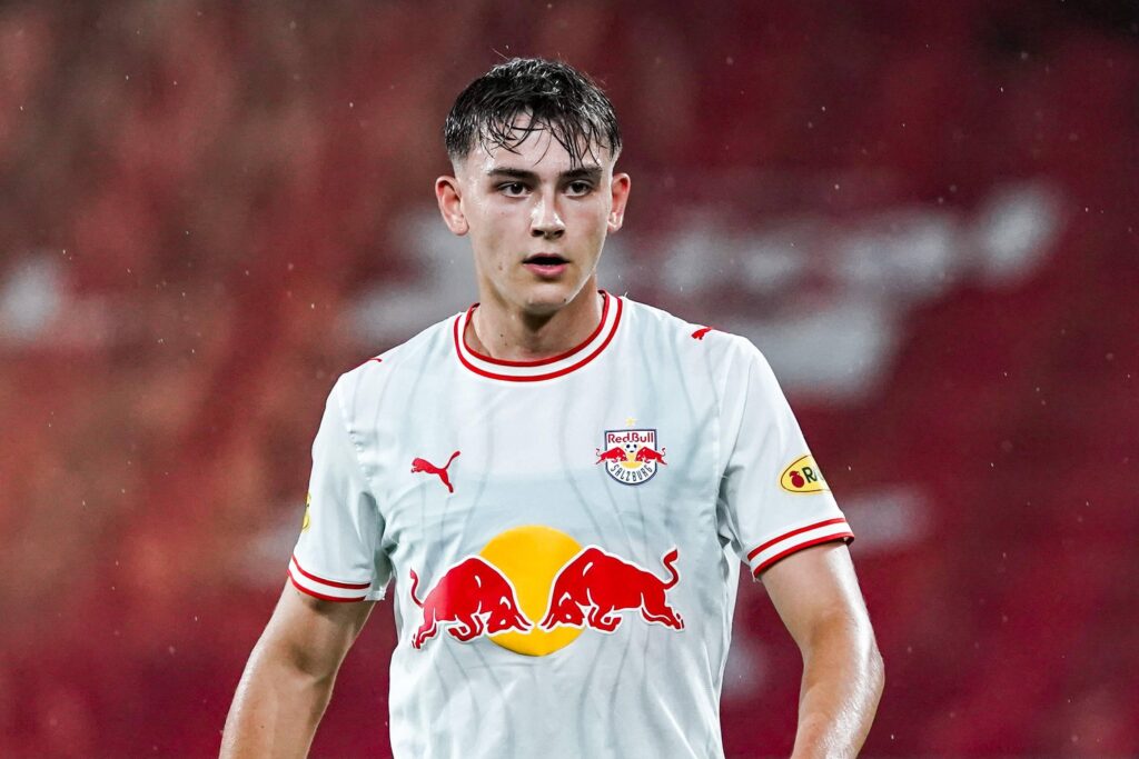 Bartosz Mazurek strzelający gola dla Red Bull Salzburg