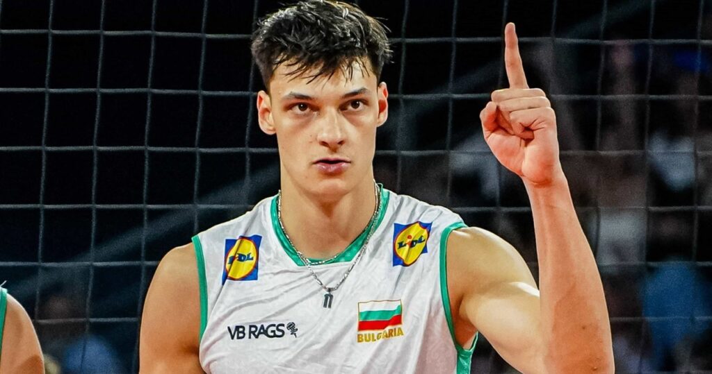 Siatkarz Aleksandyr Nikołow podczas meczu reprezentacji Bułgarii