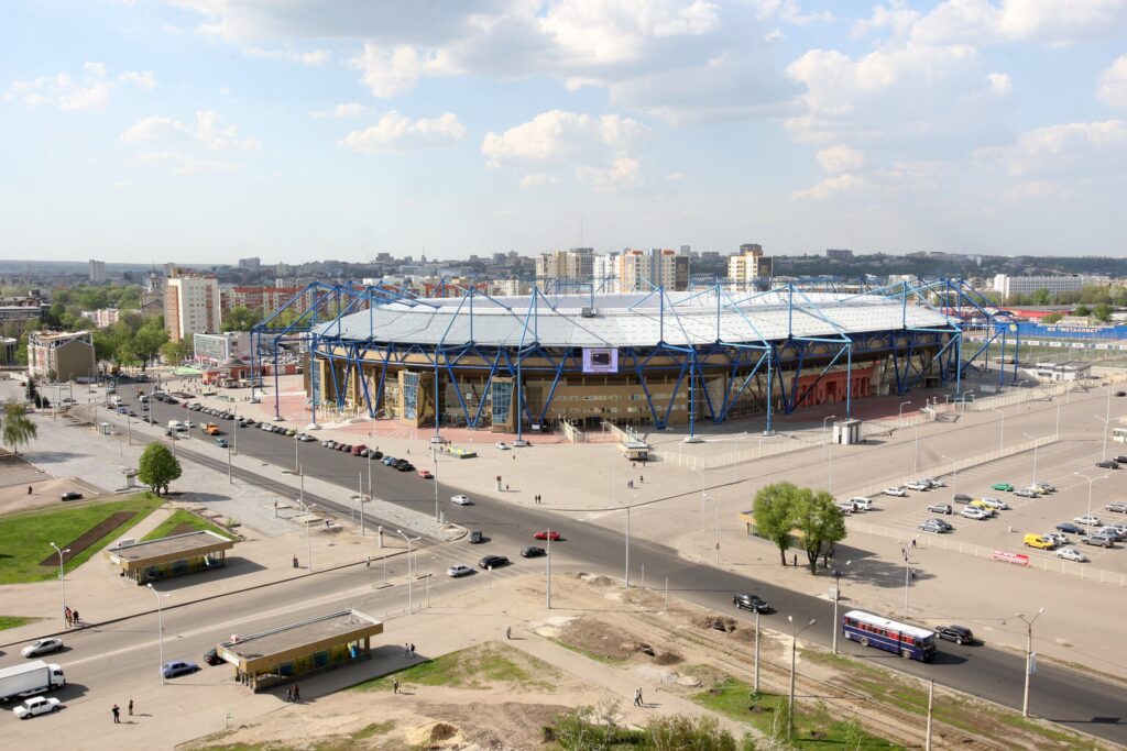 Stadion Metalist w Charkowie, uszkodzony po rosyjskim ataku