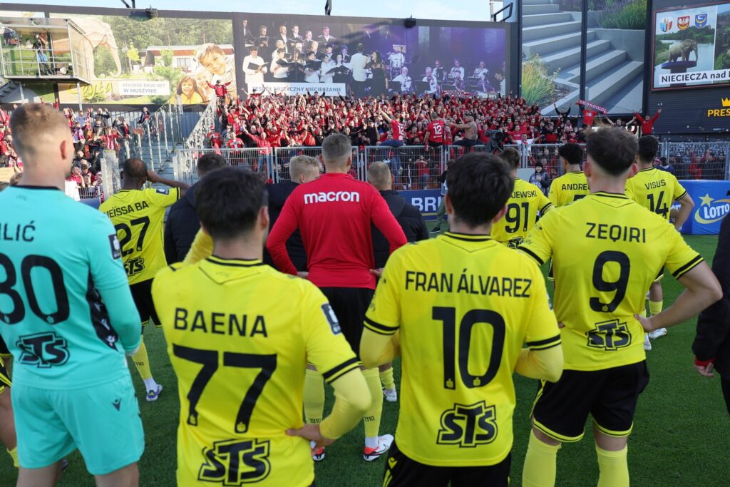 Angel Baena w barwach Widzewa Łódź podczas meczu piłkarskiego