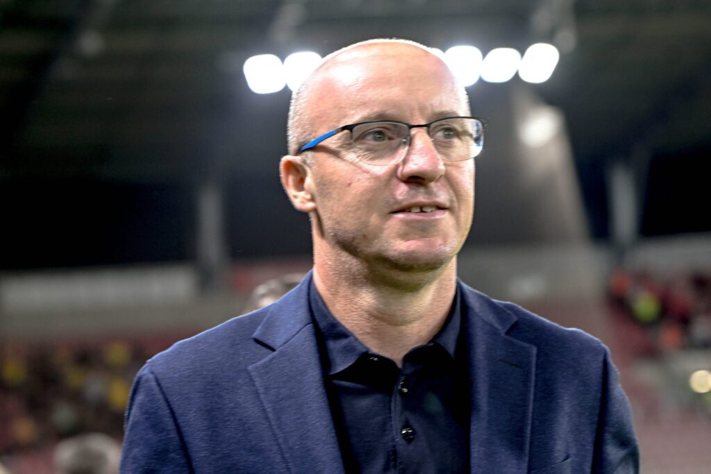 Trener Aleksandar Vuković podczas konferencji prasowej Widzewa Łódź