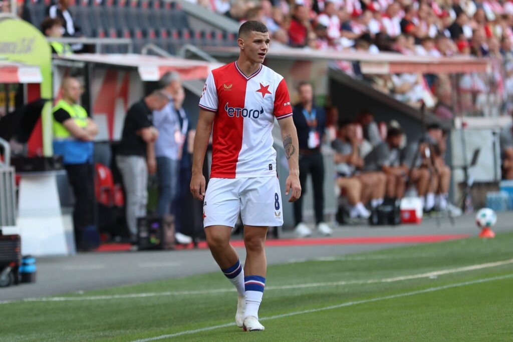 Oskar Kubiak podczas meczu piłkarskiego w barwach Slavii Praga