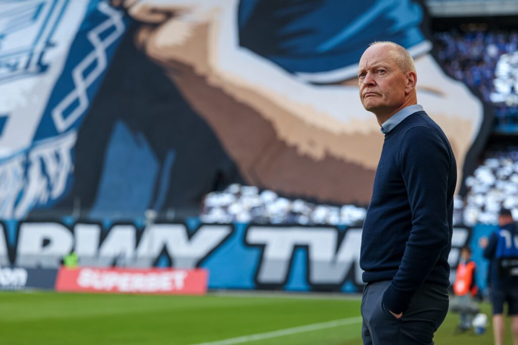 Niels Frederiksen podczas konferencji prasowej Lecha Poznań