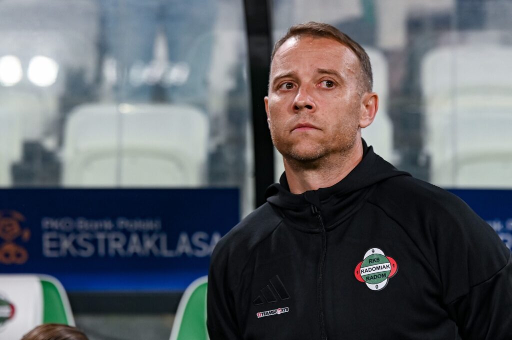 Trener Rafał Grzyb podczas meczu Radomiak - Lech Poznań