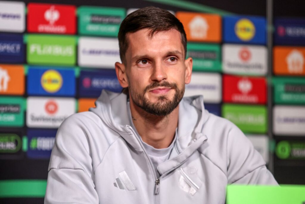 Petar Stojanović podczas treningu piłkarskiego