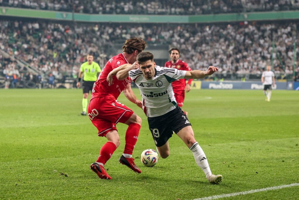 Piłkarze Legii Warszawa i Widzewa Łódź podczas meczu