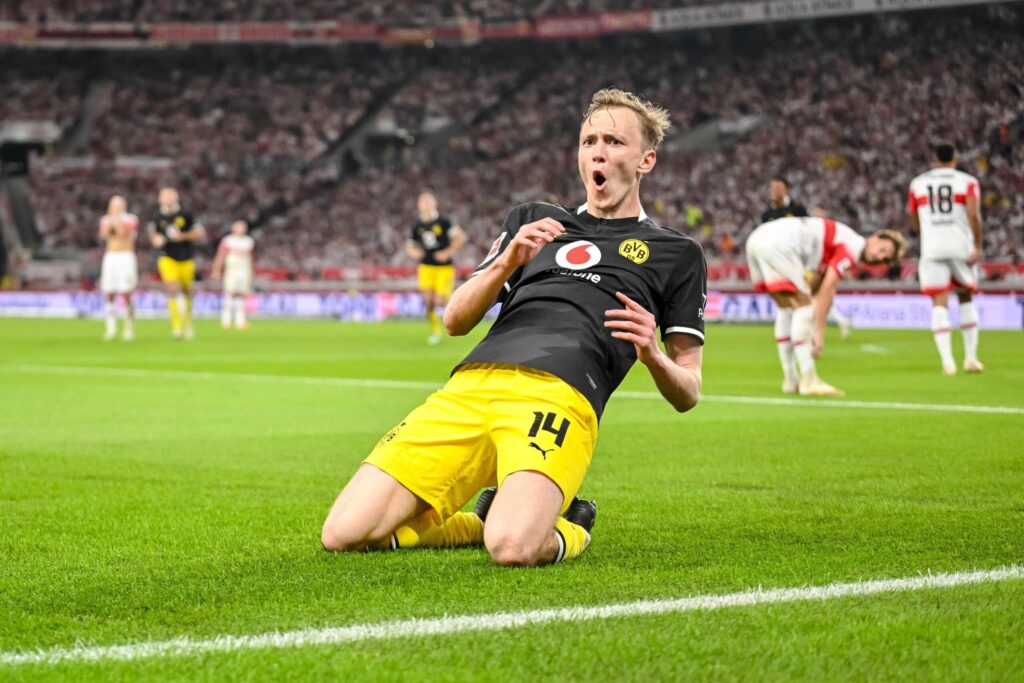 Piłkarze Borussii Dortmund i Borussii Moenchengladbach na boisku podczas meczu Bundesligi
