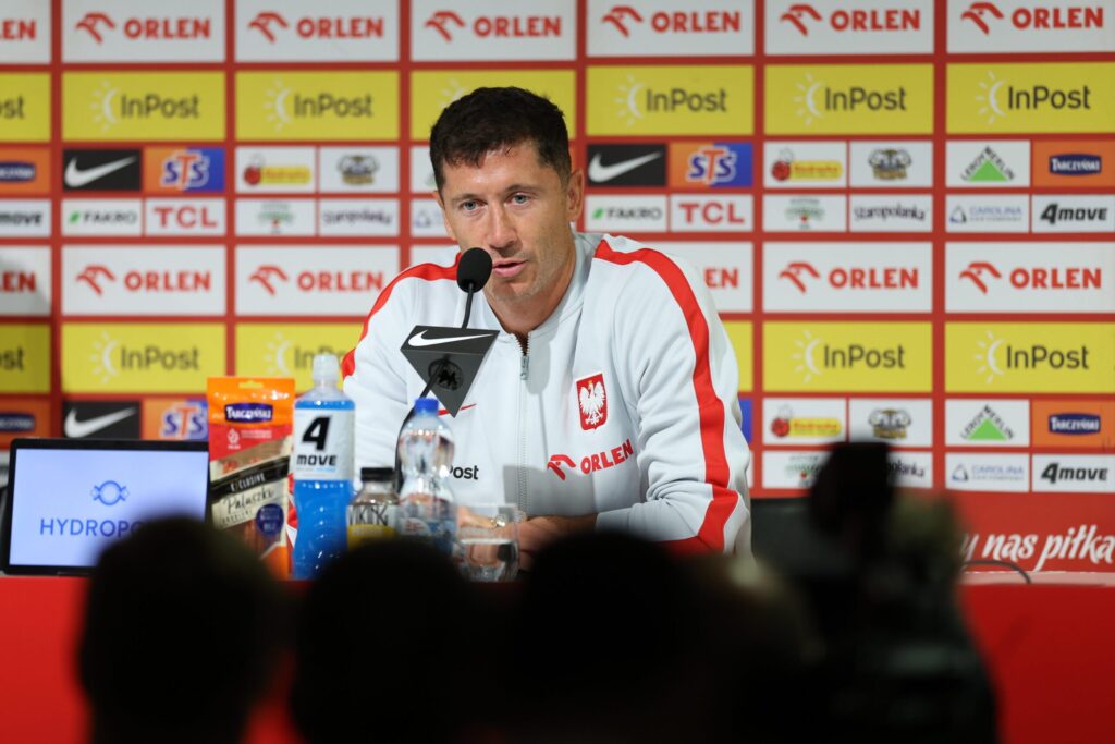 Robert Lewandowski podczas konferencji prasowej reprezentacji Polski