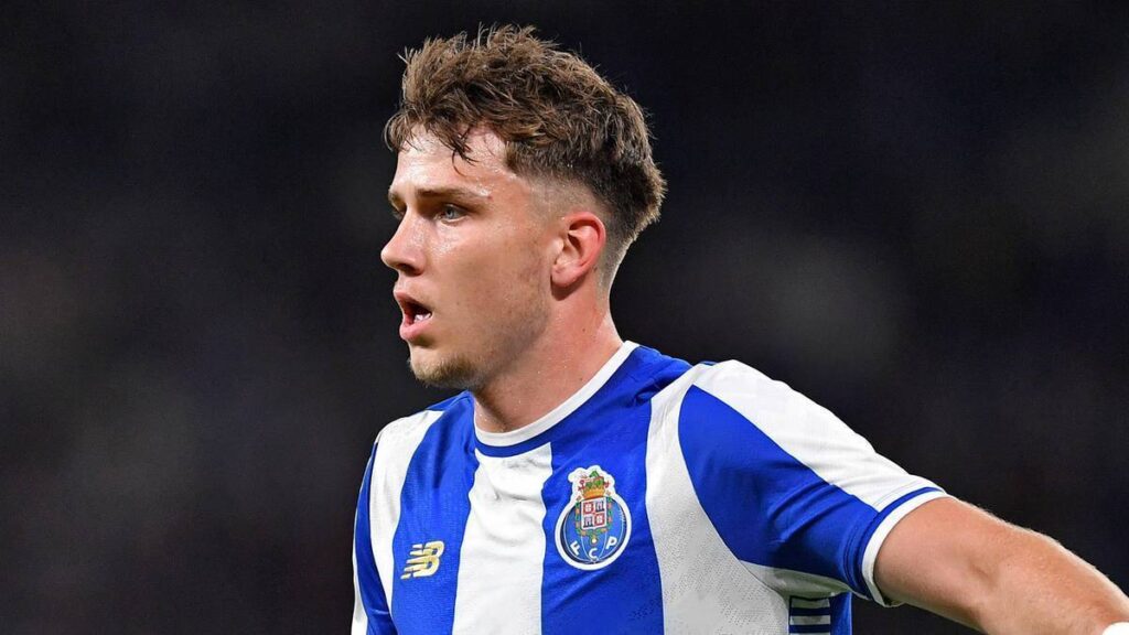 Oskar Pietuszewski w barwach FC Porto podczas treningu