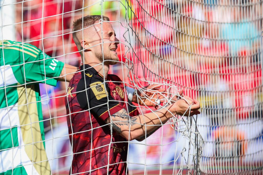 Piłkarze Widzewa Łódź i Korony Kielce podczas meczu Pucharu Polski