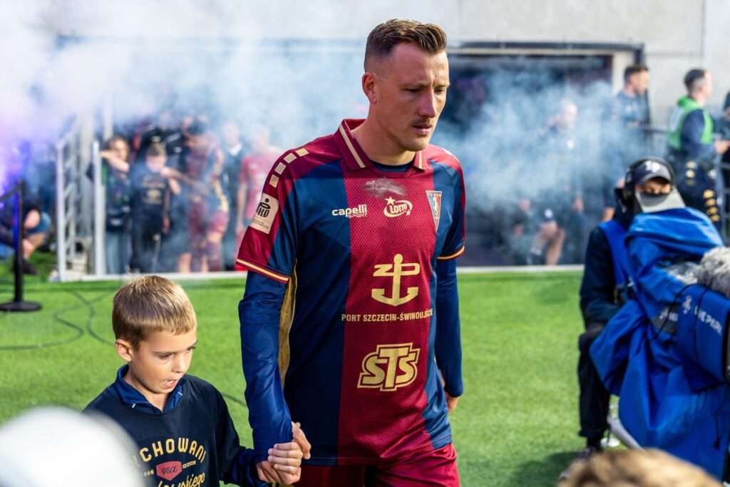 Fredrik Ulvestad w barwach Pogoni Szczecin podczas meczu Ekstraklasy