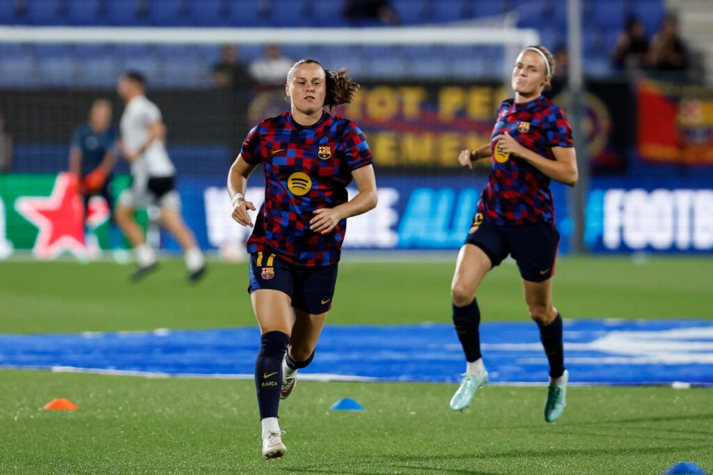 Piłkarki AS Roma i FC Barcelona na boisku podczas meczu Ligi Mistrzyń
