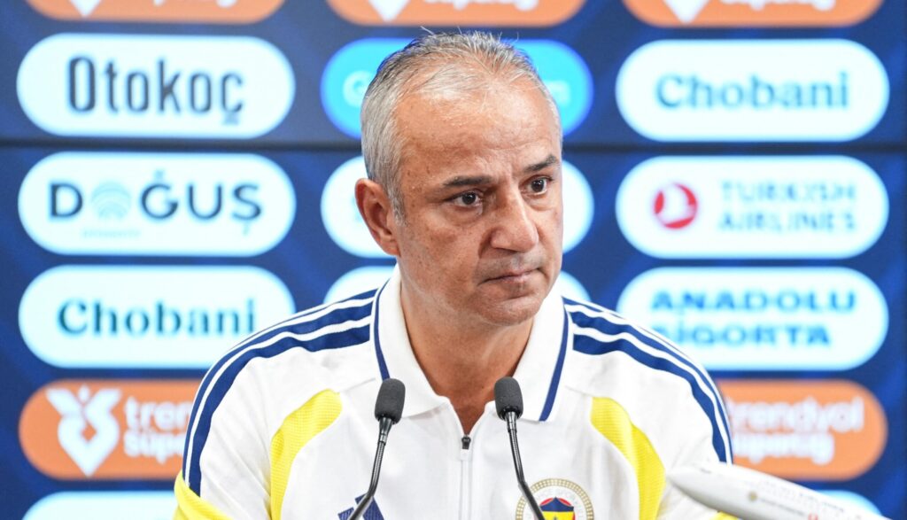 Ismail Kartal trener Fenerbahce podczas meczu Ligi Mistrzów
