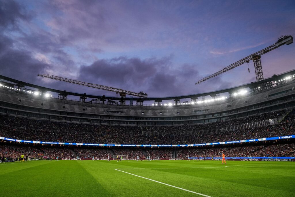 Stadion Camp Nou w Barcelonie podczas meczu piłkarskiego