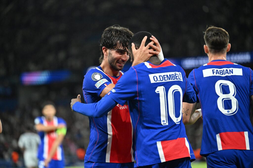 Piłkarze PSG świętujący bramkę w meczu Ligi Mistrzów przeciwko Slovanowi Bratysława