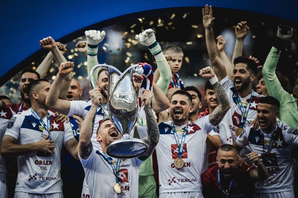 Piłkarski mecz Pucharu Polski z udziałem drużyn z różnych lig