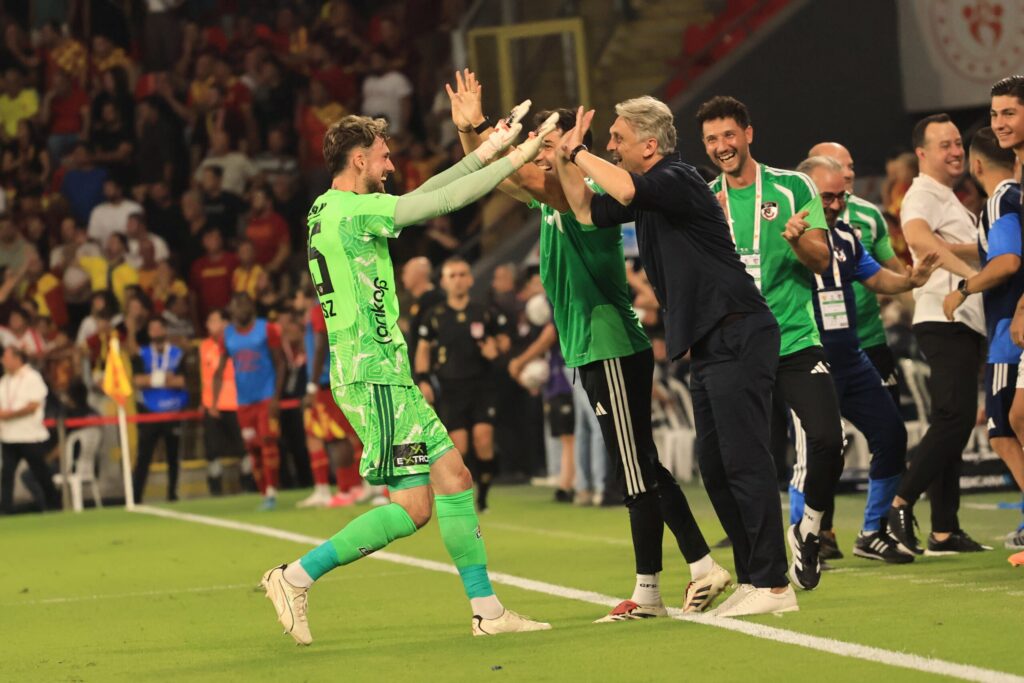 Kacper Tobiasz podczas meczu Gaziantep FK
