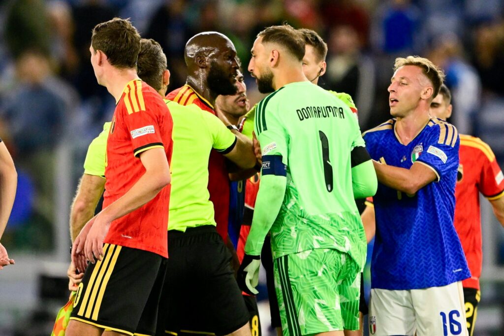 Romelu Lukaku i Gianluigi Donnarumma podczas meczu Włochy - Belgia
