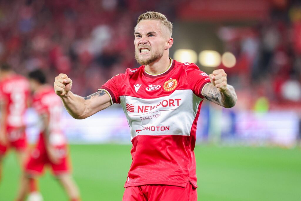 Piłkarze Widzewa Łódź i Korony Kielce podczas meczu piłkarskiego