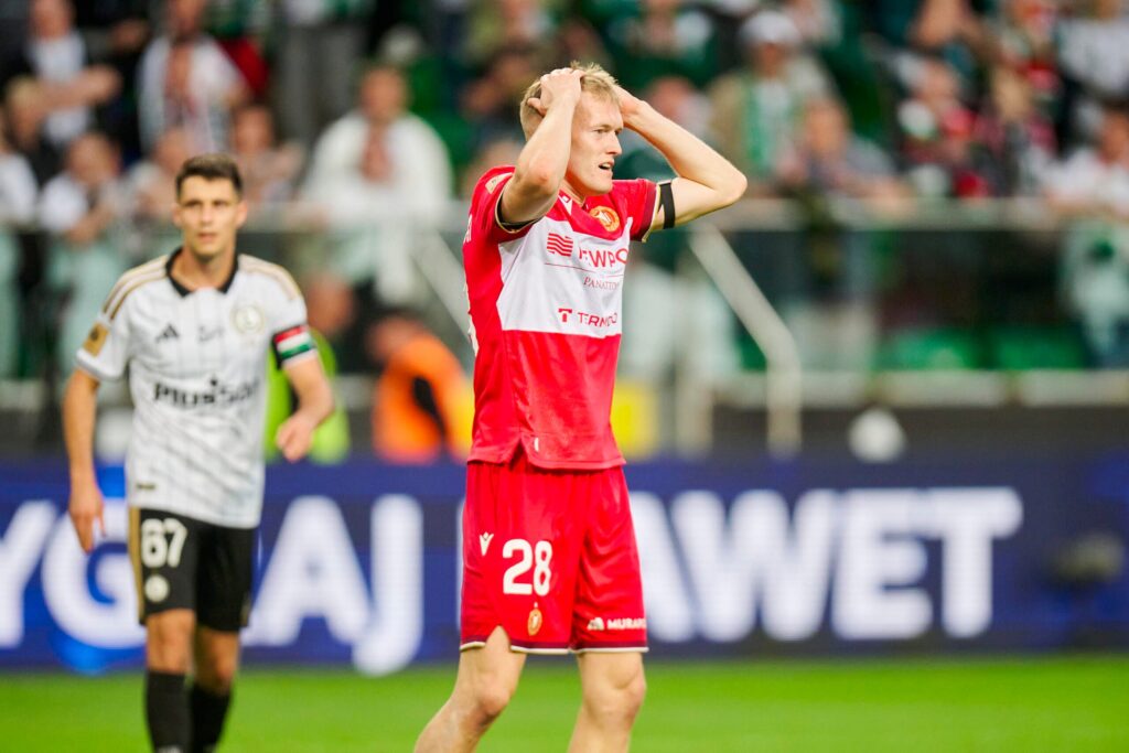 Piłkarze Widzewa Łódź i Wieczystej Kraków podczas meczu