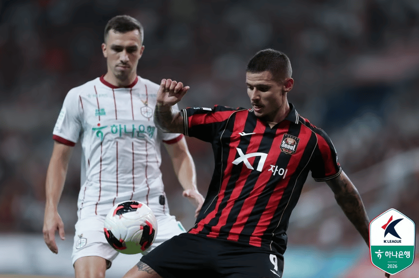 Patryk Klimala świętujący gola dla FC Seoul