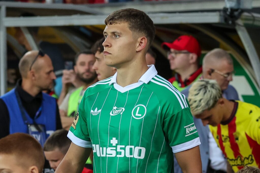Robert Deziel Junior w barwach Legii Warszawa na stadionie