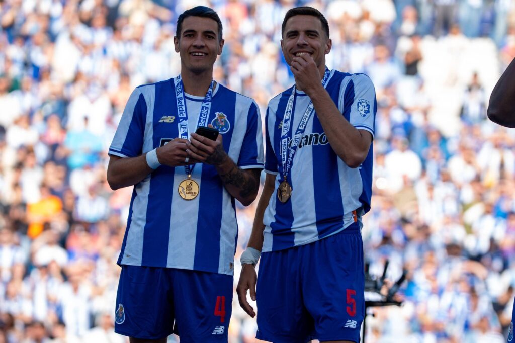 Jan Bednarek strzelający gola dla FC Porto w meczu ligowym