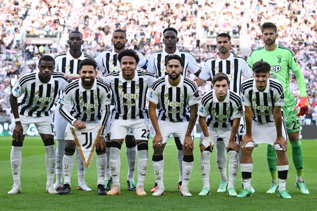 Piłkarze Juventusu cieszący się z bramki przeciwko Atalancie