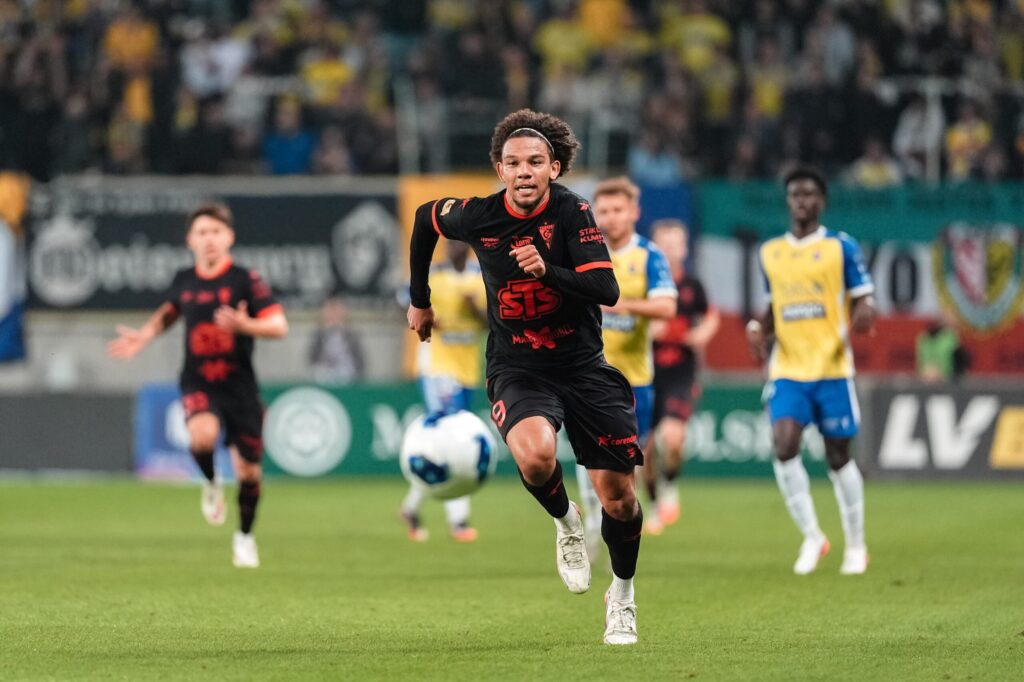 Janis Antiste w barwach Górnika Zabrze podczas meczu
