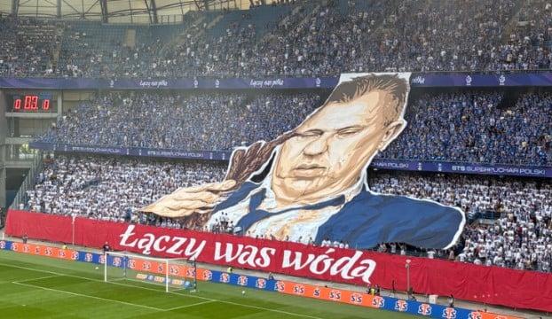 Kibice Lecha Poznań prezentują oprawę na meczu Superpucharu Polski