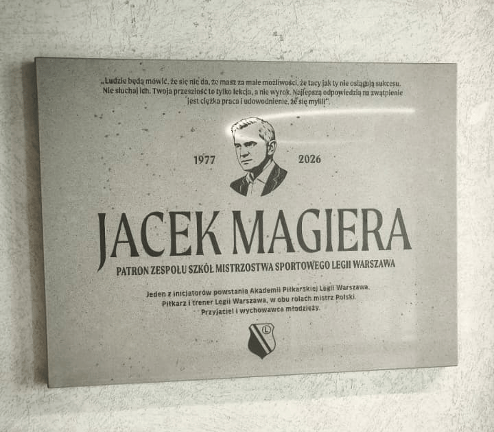 Tablica pamiątkowa Jacka Magiery w Legia Training Center