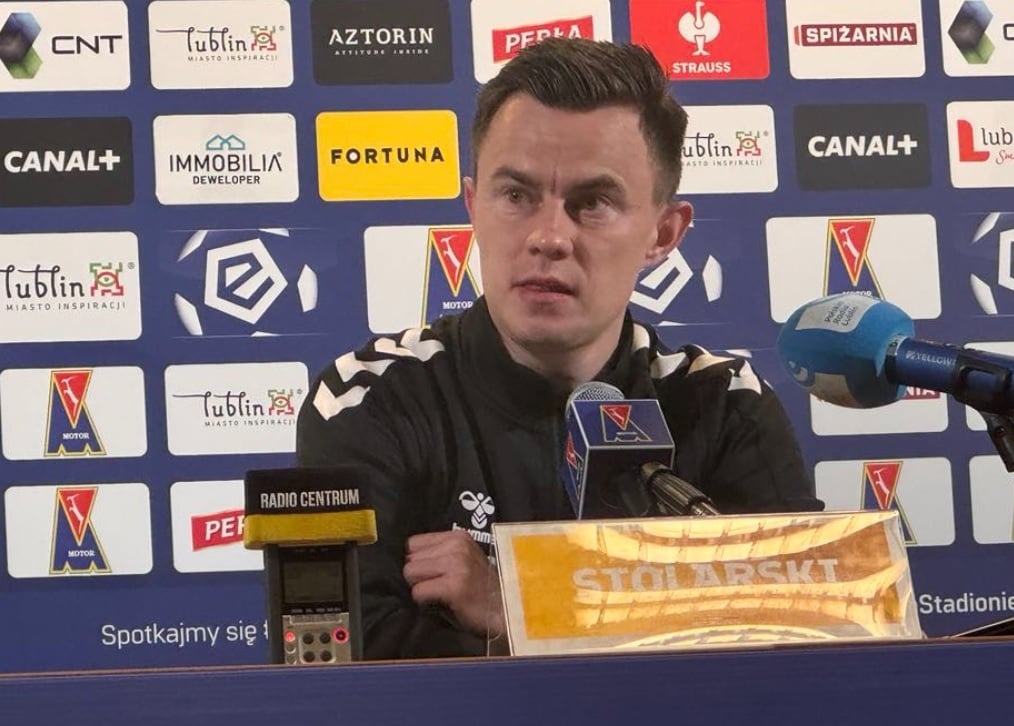 Mateusz Stolarski na konferencji prasowej
