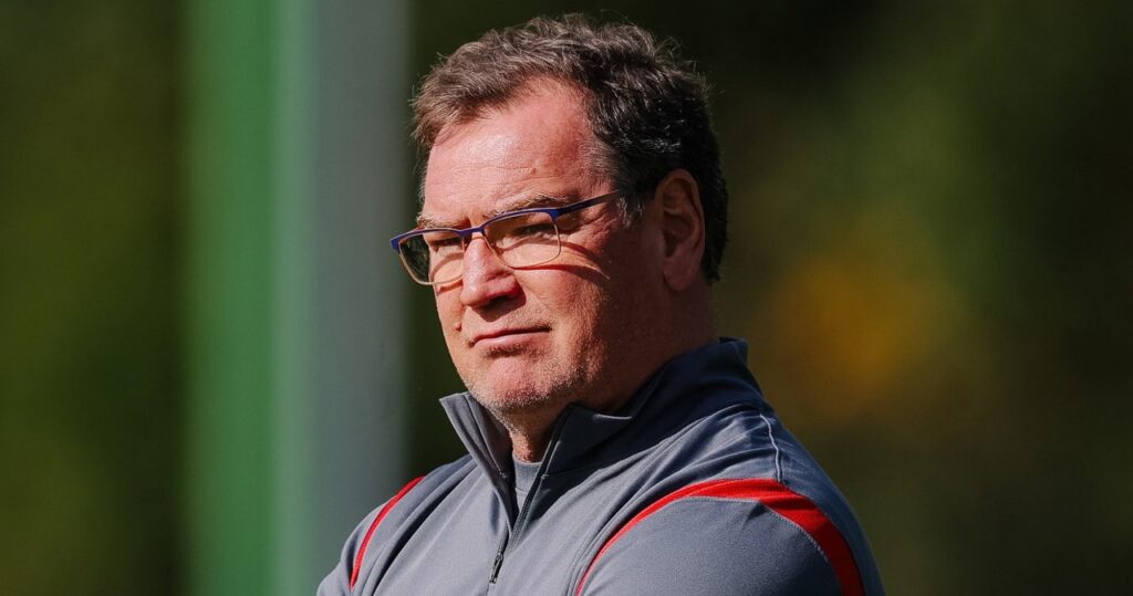 Trener Jan Urban podczas konferencji prasowej reprezentacji Polski