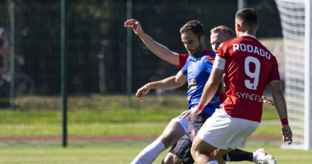 Piłkarze Wisły Kraków i Piasta Gliwice podczas sparingu