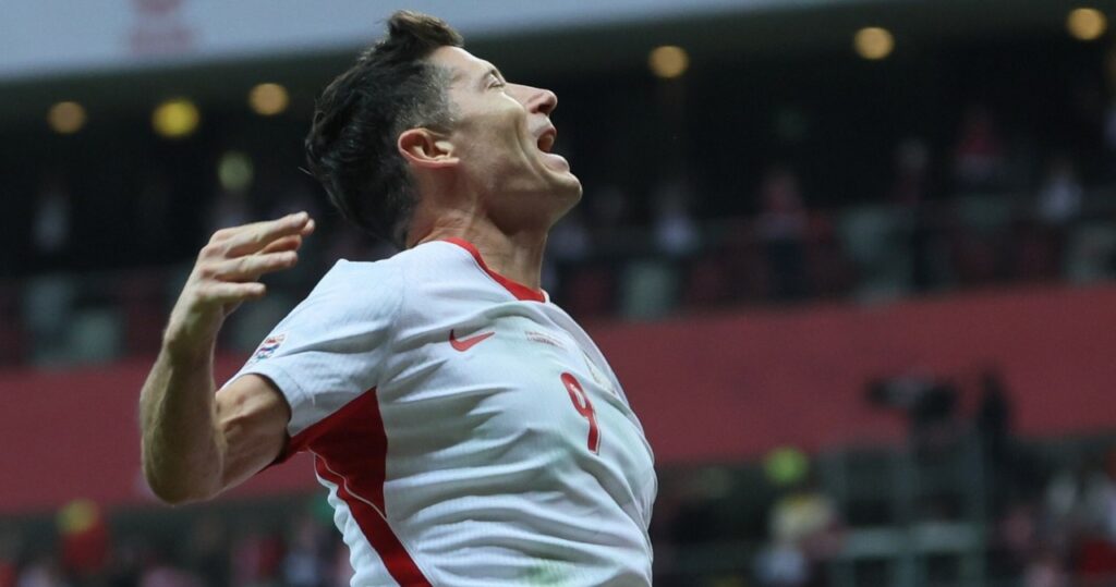 Robert Lewandowski świętuje bramkę podczas meczu Polska - Rumunia na PGE Narodowym