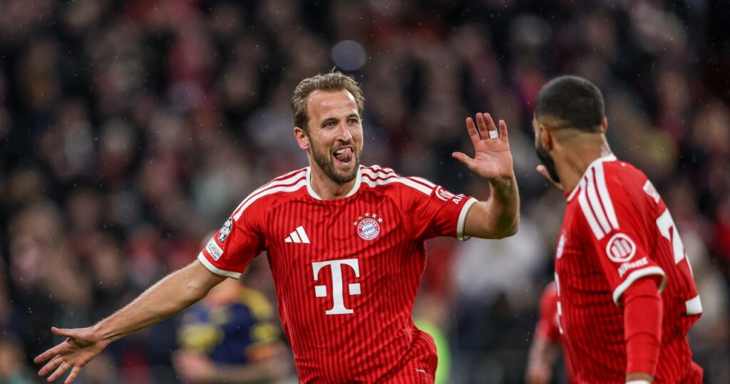 Harry Kane strzelający gola w meczu Ligi Mistrzów