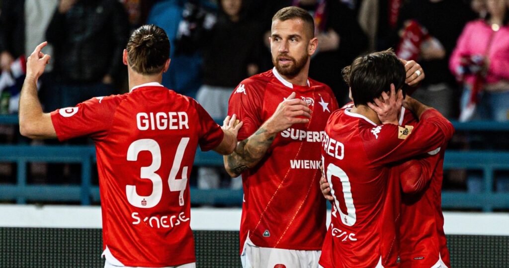 Alan Uryga w barwach Wisły Kraków podczas meczu