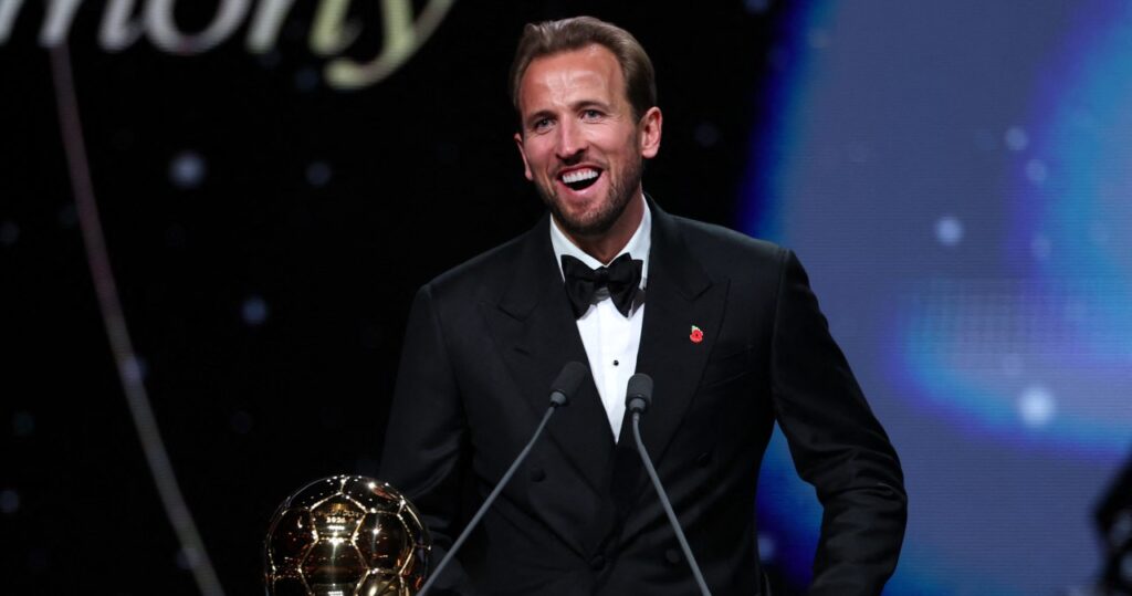 Harry Kane z Złotą Piłką podczas ceremonii wręczenia nagród