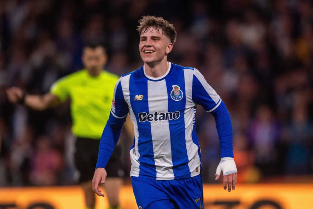 Oskar Pietuszewski świętuje gola dla FC Porto