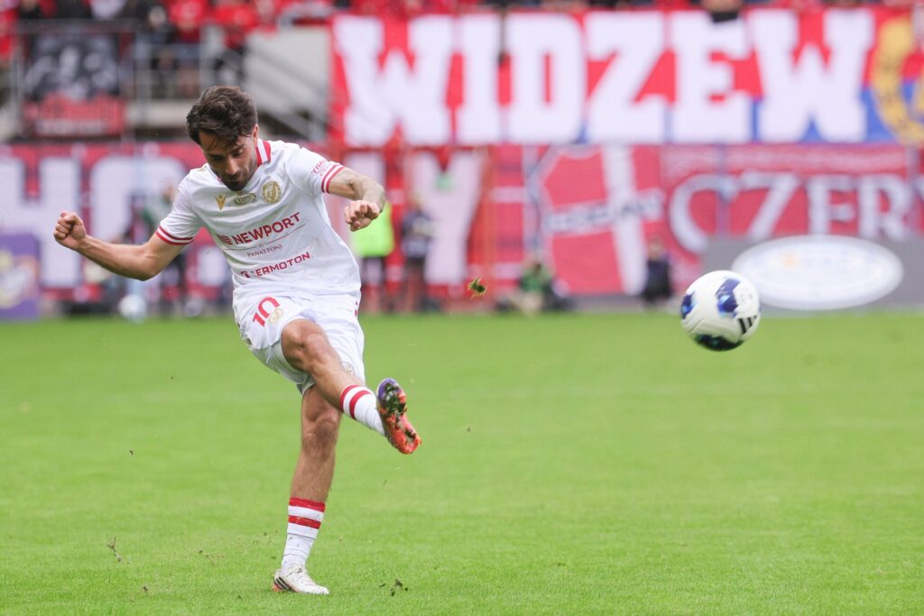 Piłkarze Piasta Gliwice i Widzewa Łódź podczas meczu Ekstraklasy