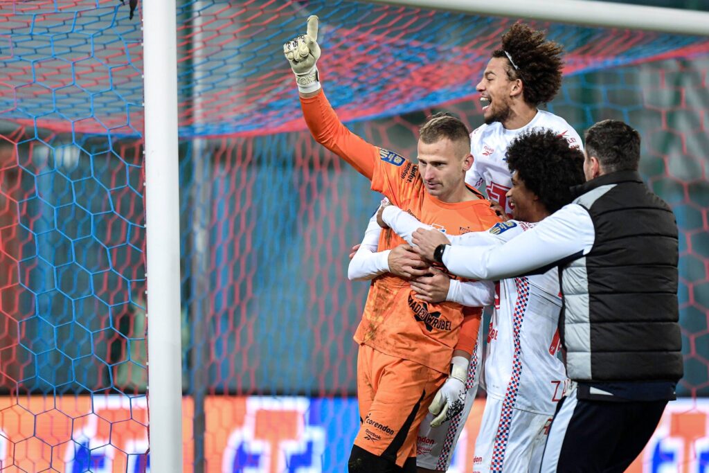 Piłkarze Górnika Zabrze świętują awans po rzutach karnych