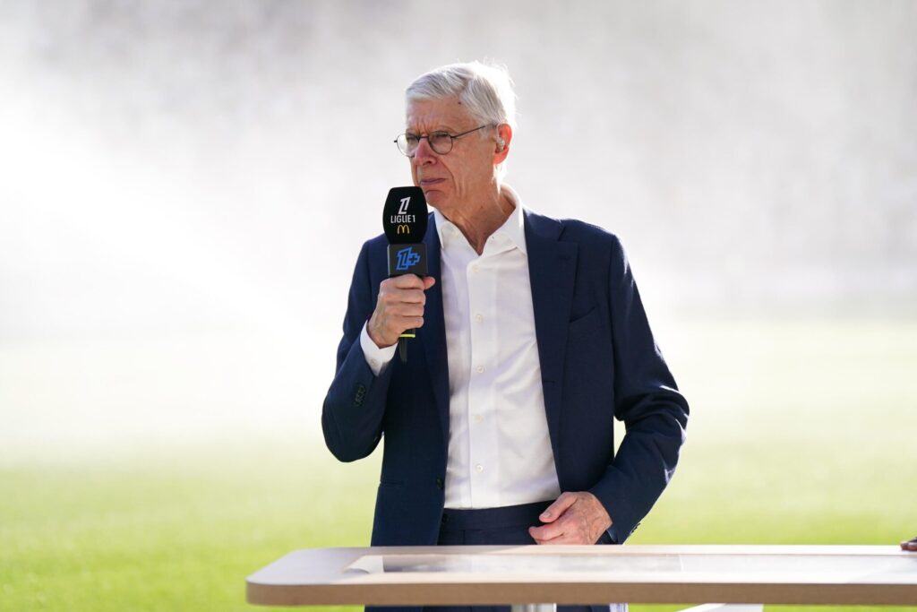 Arsène Wenger podczas konferencji prasowej