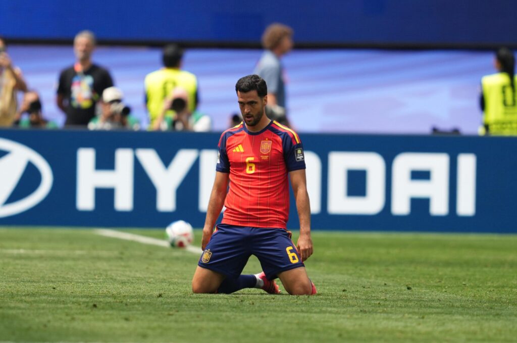 Mikel Merino podczas meczu reprezentacji Hiszpanii