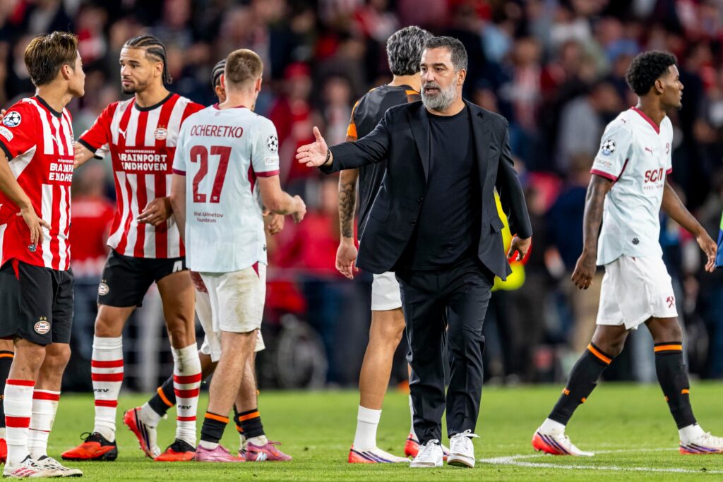 Arda Turan podczas meczu piłkarskiego