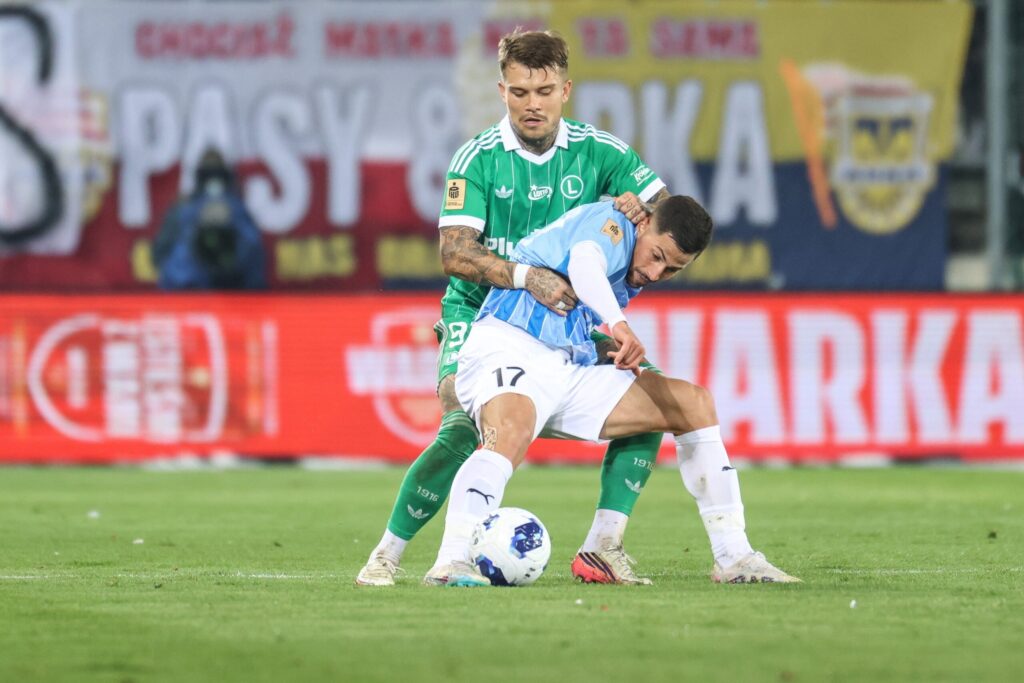 Mecz piłkarski Legia Warszawa kontra Cracovia na stadionie przy ul. Kałuży