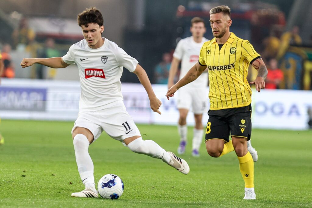 Fabian Bzdyl strzelający gola dla MSK Żilina